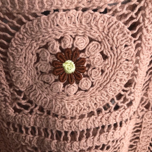 Cute tan retro crochet top - Picture 2 of 9